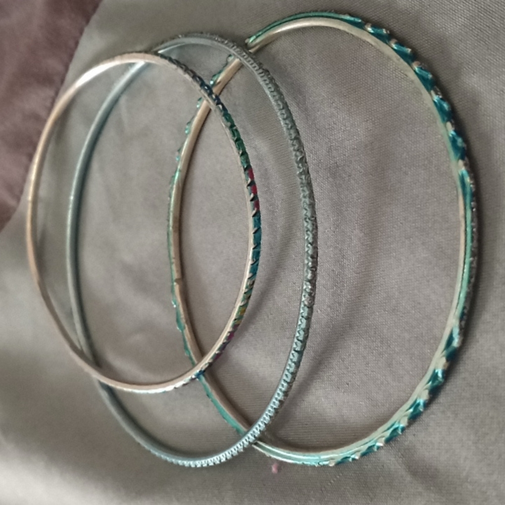 Jewelry - Picture 4 of 5